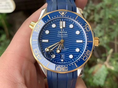 Seamaster Diver 300M SS/YG VSF 1:1 Best Edition YG Bezel Blue Dial on Blue Rubber Strap A8800 Replica