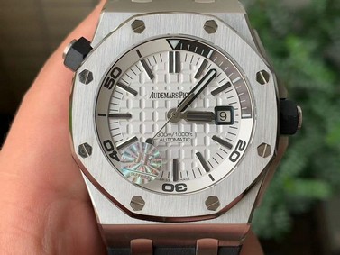 Royal Oak Offshore Diver 15710 JF 1:1 Best Edition White Dial on Black Rubber Strap A3120 V10 Replica