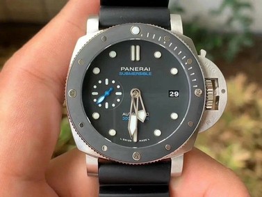 PAM683 Luminor Submersible VSF 1:1 Best Edition on Black Rubber Strap P.9010 Clone Replica