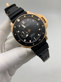 Panerai Submersible Automatic Gold Case on Black Rubber Strap Replica