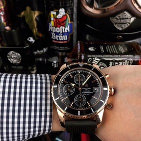 Breitling Navitimer Black Dial on Black Rubber Strap Replica