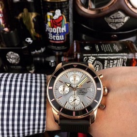 Breitling Navitimer White Dial on Black Rubber Strap Replica