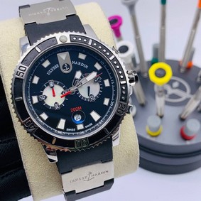 UN Black Dial Silcer Case on Black Rubber Strap Replica