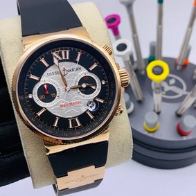 UN Maxi Marine Black/White Dial Gold Case on Black Rubber Strap Replica
