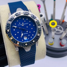 UN Diamond Blue Dial Case Silver Rubber Strap Replica
