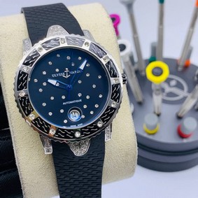 UN Diamond Black Dial Case Silver Rubber Strap Replica