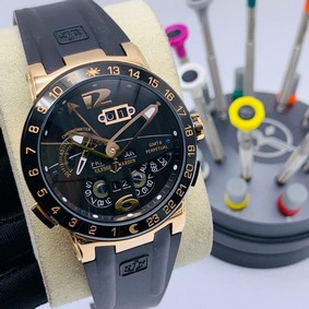 UN Classic Rome Black Gold Dial on Black Rubber Strap Replica