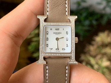 Hermes H Watch 26mm YG Diamonds Bezel OXF Best Edition White Dial on Light Brown Texture Leather Strap Ronda Quartz Replica