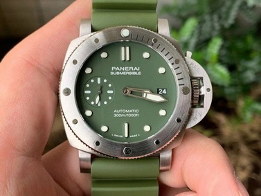 PAM1055 Luminor Submersible 42mm Verde Militare VSF 1:1 Best Edition on Green Rubber Strap P.900 Clone Replica