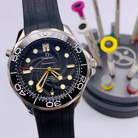 Omega Seamaster Black Dial on Black Rubber Strap 007 High Version Mirror Replica