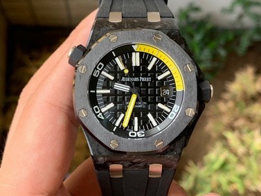 Royal Oak Offshore Diver Forged Carbon XF 1:1 Best Edition on Rubber Strap A2836 V3 Replica